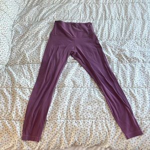 Lululemon pink/mauve cropped leggings size 4 some piling shown in pictures